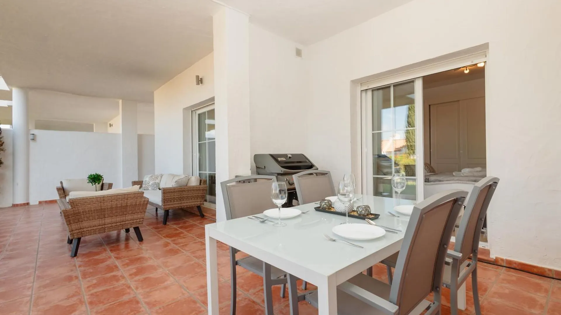 Sea View Apartment With Private Garden And Jacuzzi In Balcones Del Lago, Istan El Ángel Španělsko