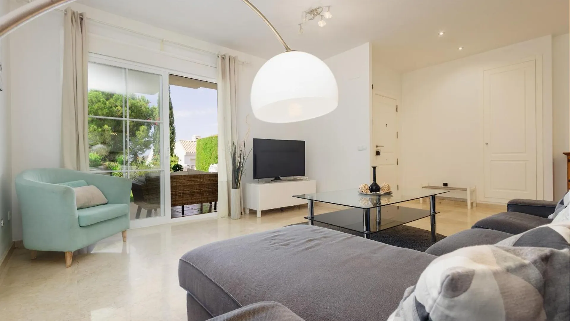 Sea View Apartment With Private Garden And Jacuzzi In Balcones Del Lago, Istan El Ángel