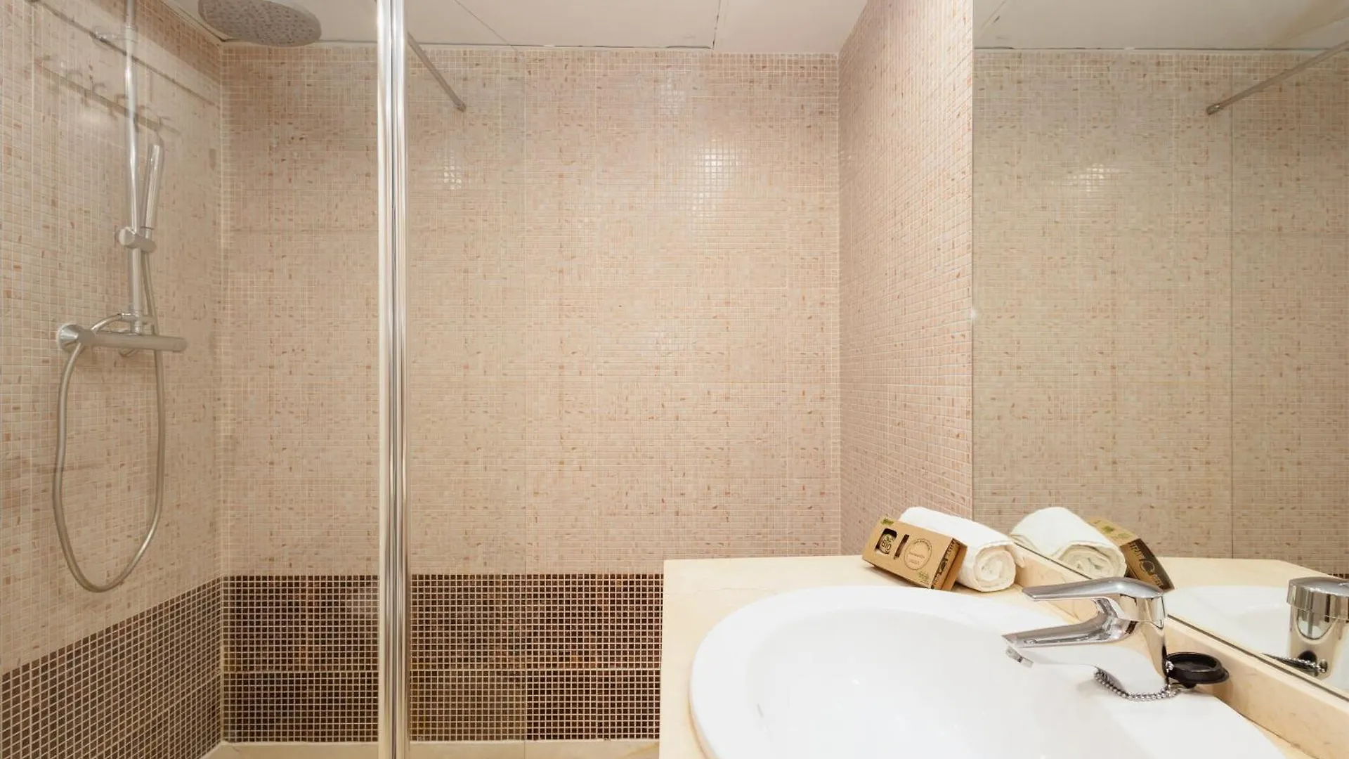 Sea View Apartment With Private Garden And Jacuzzi In Balcones Del Lago, Istan El Ángel Španělsko