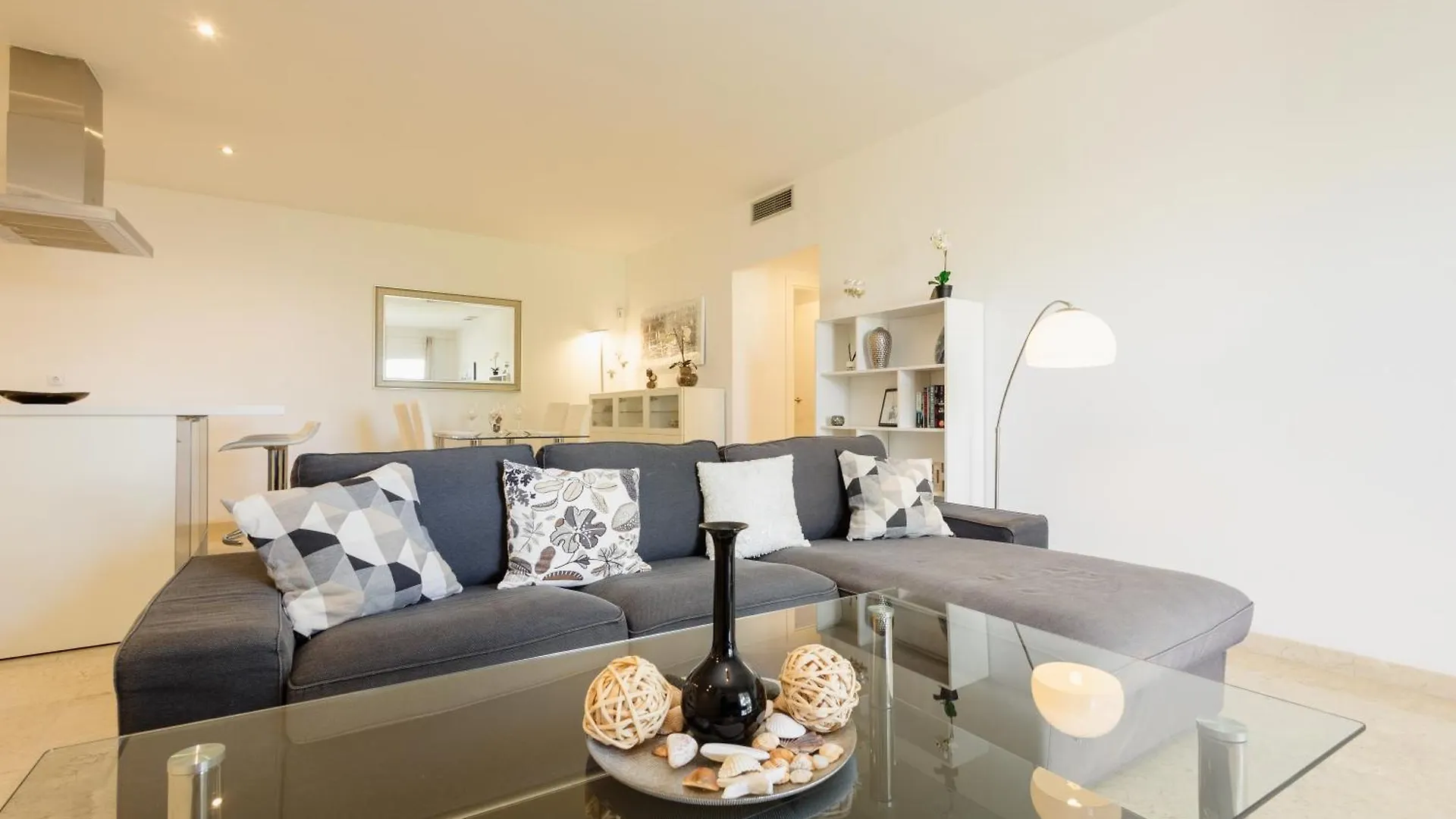 Sea View Apartment With Private Garden And Jacuzzi In Balcones Del Lago, Istan El Ángel