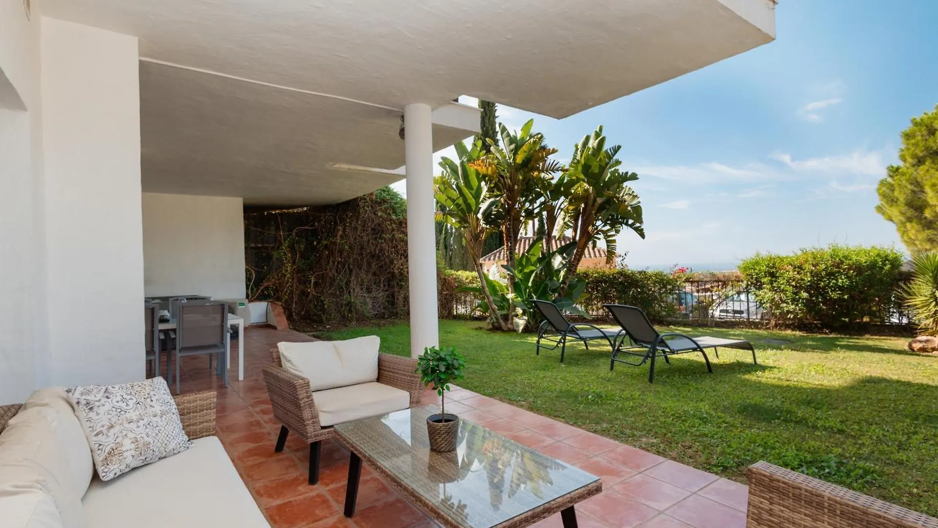 Sea View Apartment With Private Garden And Jacuzzi In Balcones Del Lago, Istan El Ángel
