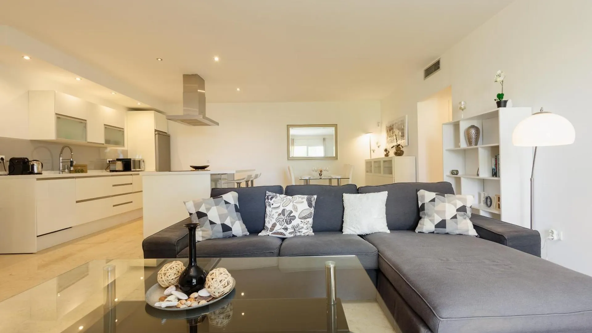 Sea View Apartment With Private Garden And Jacuzzi In Balcones Del Lago, Istan El Ángel 0*,