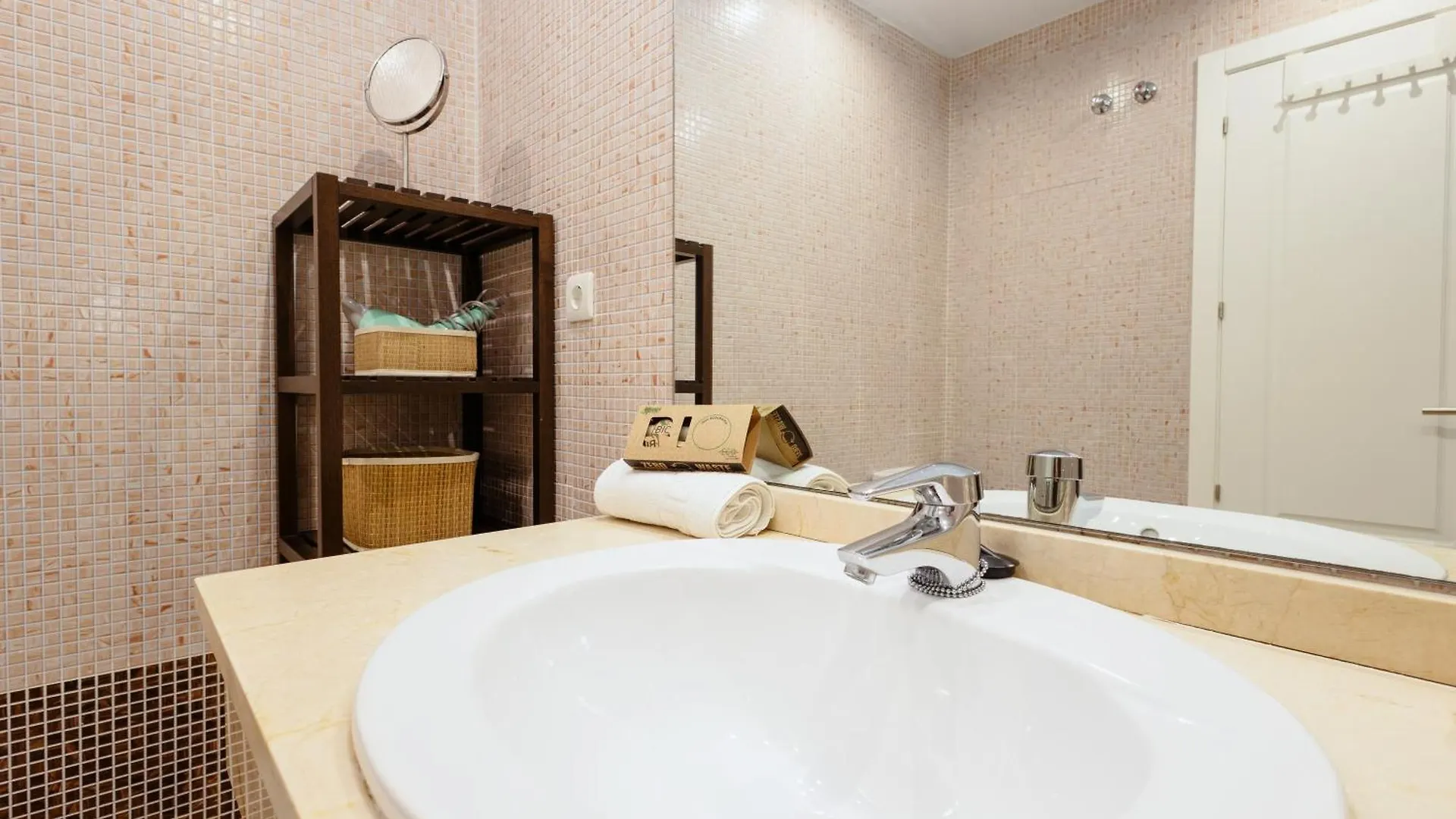 Sea View Apartment With Private Garden And Jacuzzi In Balcones Del Lago, Istan El Ángel