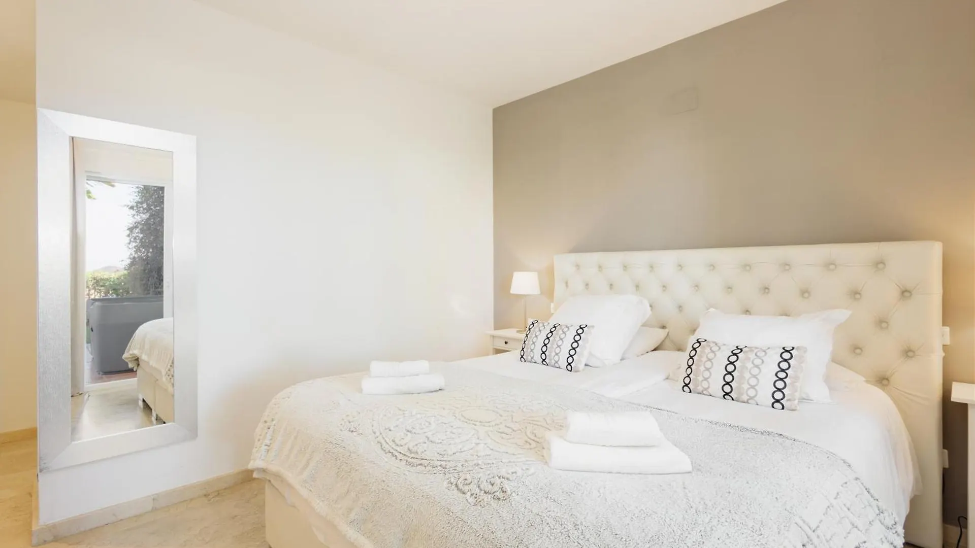 Sea View Apartment With Private Garden And Jacuzzi In Balcones Del Lago, Istan El Ángel Španělsko