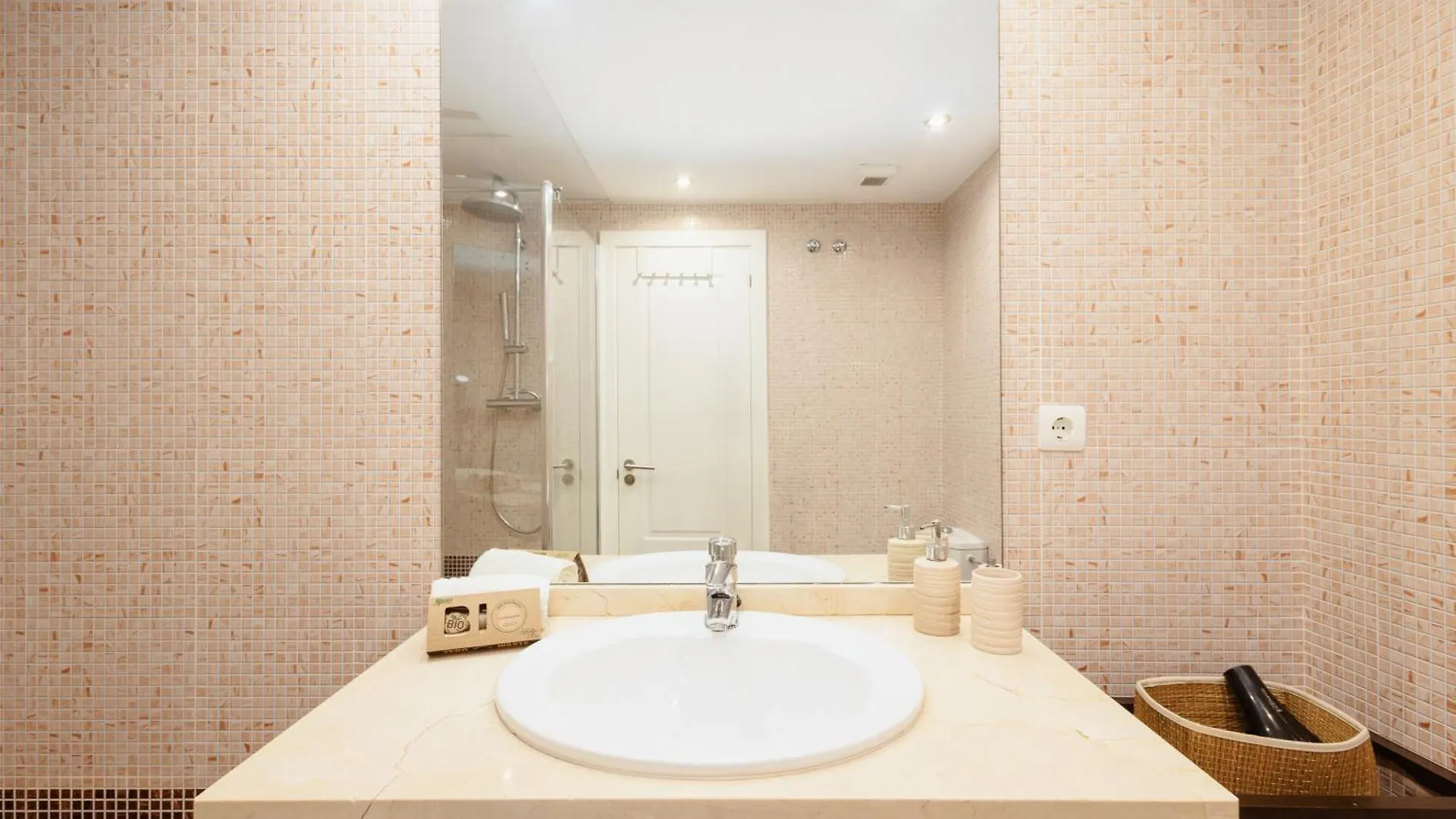 Sea View Apartment With Private Garden And Jacuzzi In Balcones Del Lago, Istan El Ángel
